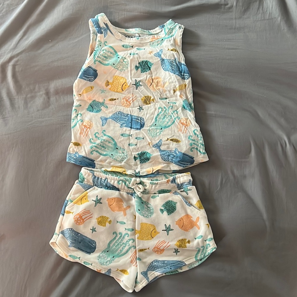 Old Navy Shorts & Tank outfit